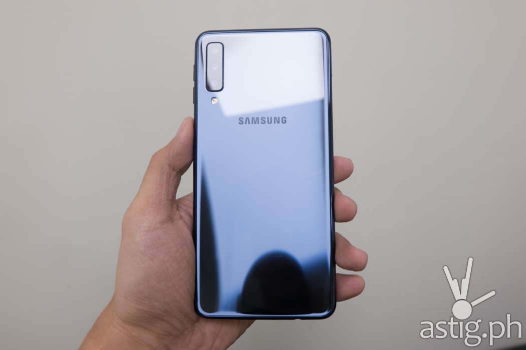 Back handheld vertical - Samsung Galaxy A7 (Philippines)
