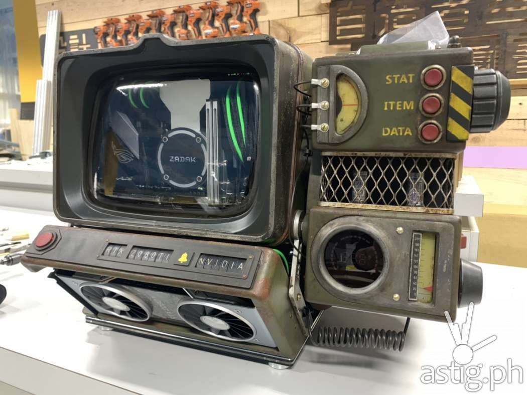 Someone made a real-life Pip-Boy 2000 custom PC, and it's glorious ...