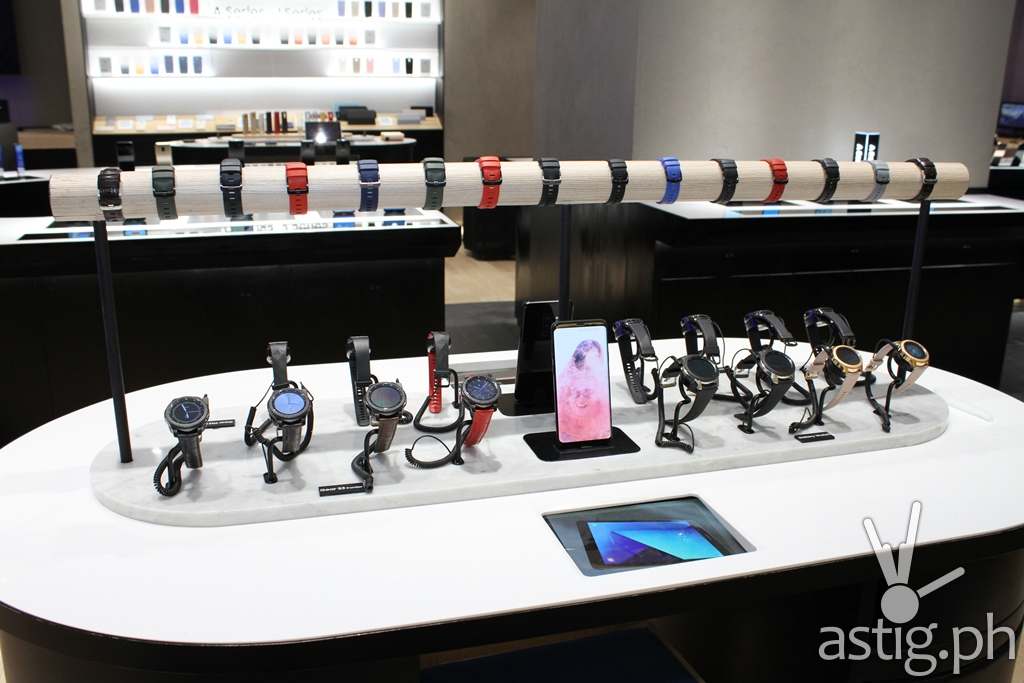 Gear Table - Samsung flagship store Manila Philippines