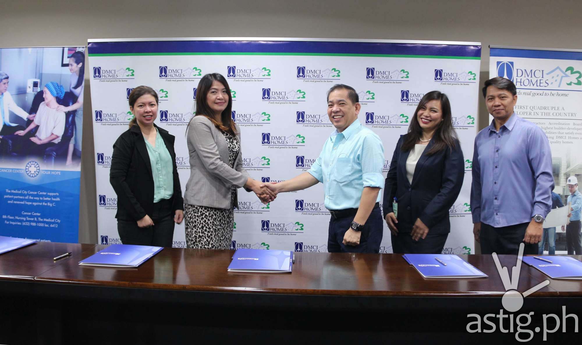Leaders in real estate and healthcare tie up for a discount program for condo communities. DMCI Homes and The Medical City officers forge a partnership to provide in-patient services discount for residents of condo communities. Photo shows (from left to right) DMCI Homes Corporate Communications Manager Josephine Cruz, The Medical City Assistant Vice President for Relationship Management and Business Development Emelie Escasinas, DMCI Homes Property Management Corporation (DPMC) Senior Vice President Enrico C. Wong, The Medical City Assistant Manager Bernadette Remo and DPMC Operations Manager Frederick Rapiñan during the signing of the agreement recently at the DMCI Homes Corporate Center in Makati City.
