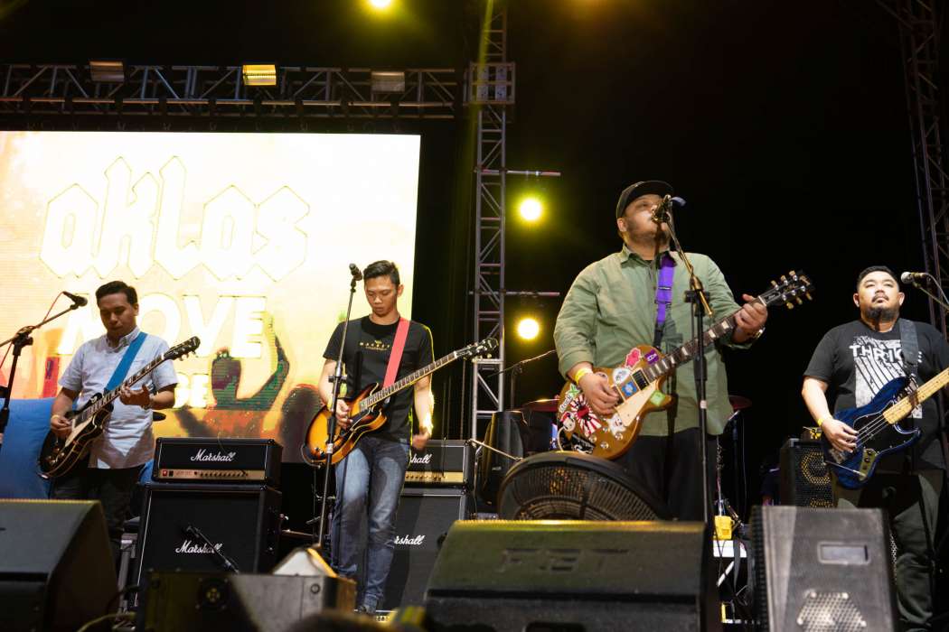 Mayonnaise band playing "Jopay" at Rakrakan 2019 (shot on a Sony A7R III)