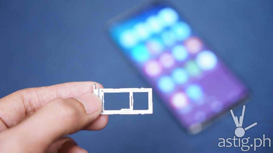 Hybrid dual SIM + MicroSD tray hand-held - Samsung Galaxy S10 Plus (Philippines)