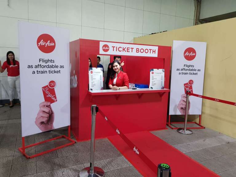 Commuter were surprise when they saw an AirAsia ticketing booth at the MRT-3 Ayala Station