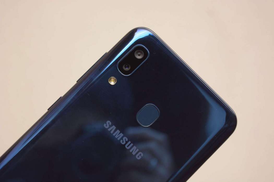 Main camera, fingerprint sensor - Samsung Galaxy A20 (Philippines)