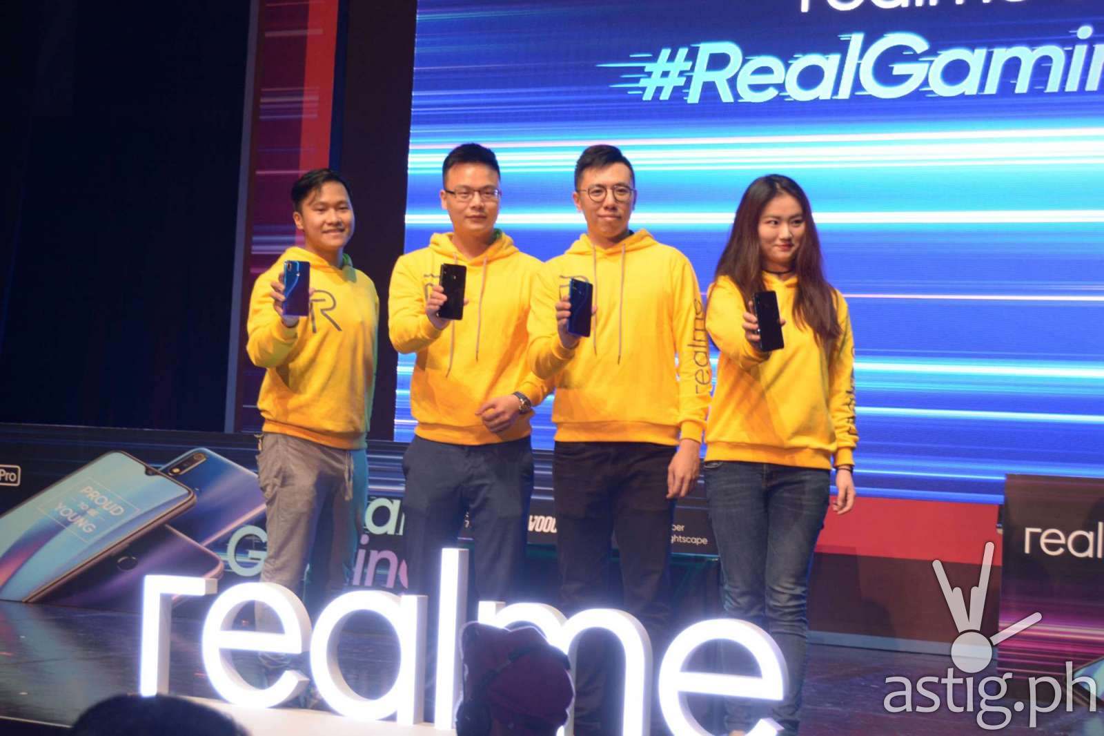 Jackie Chen , Eason de Guzman with fellow Realme 3 Philippines executives at the launch of the Realme 3 Pro