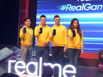 Jackie Chen , Eason de Guzman with fellow Realme 3 Philippines executives at the launch of the Realme 3 Pro