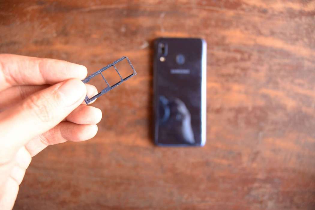 Triple SIM and MicroSD tray - Samsung Galaxy A20 (Philippines)