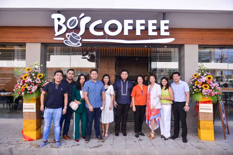 Bo's Coffee Surigao owners Darryl and Tracy Laurente (center) with the team