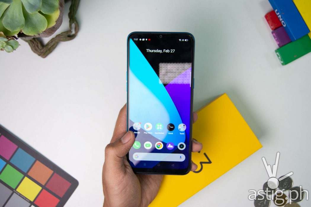 Front handheld - Realme C3 Philippines