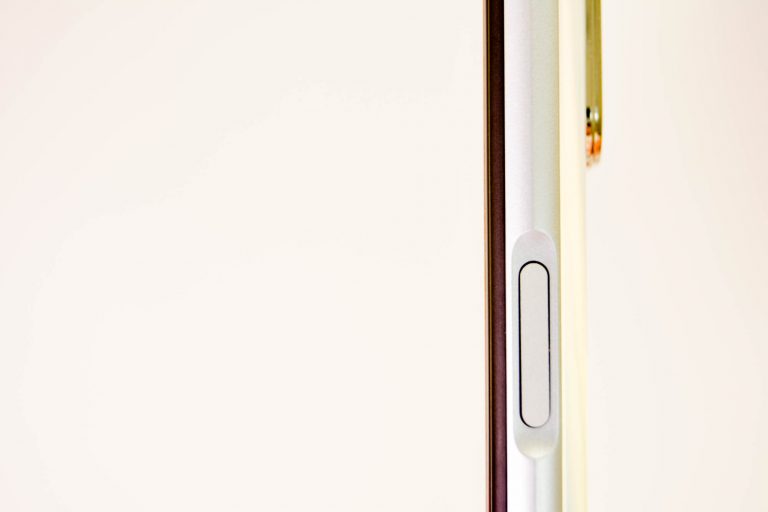 Side-mounted fingerprint scanner - realme 6 (Philippines)