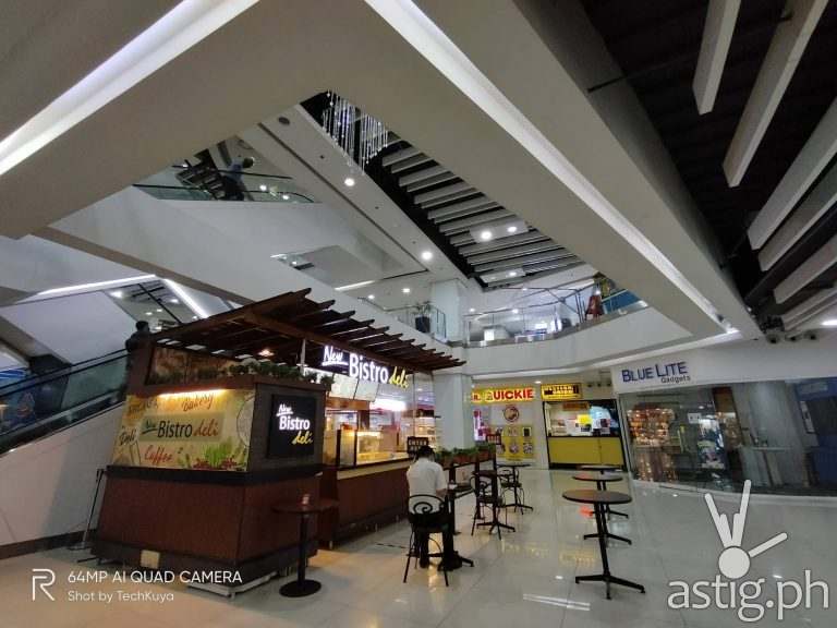 Indoors ultrawide - realme 7i sample photo