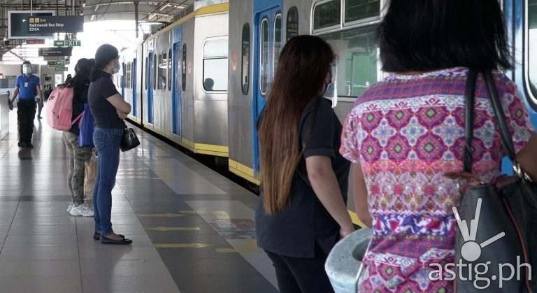LRT-1 Balintawak Station Photo