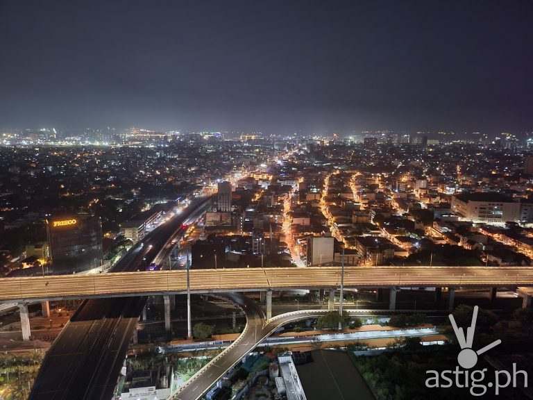 Night wide - SAMSUNG Galaxy Z Fold3 sample photo