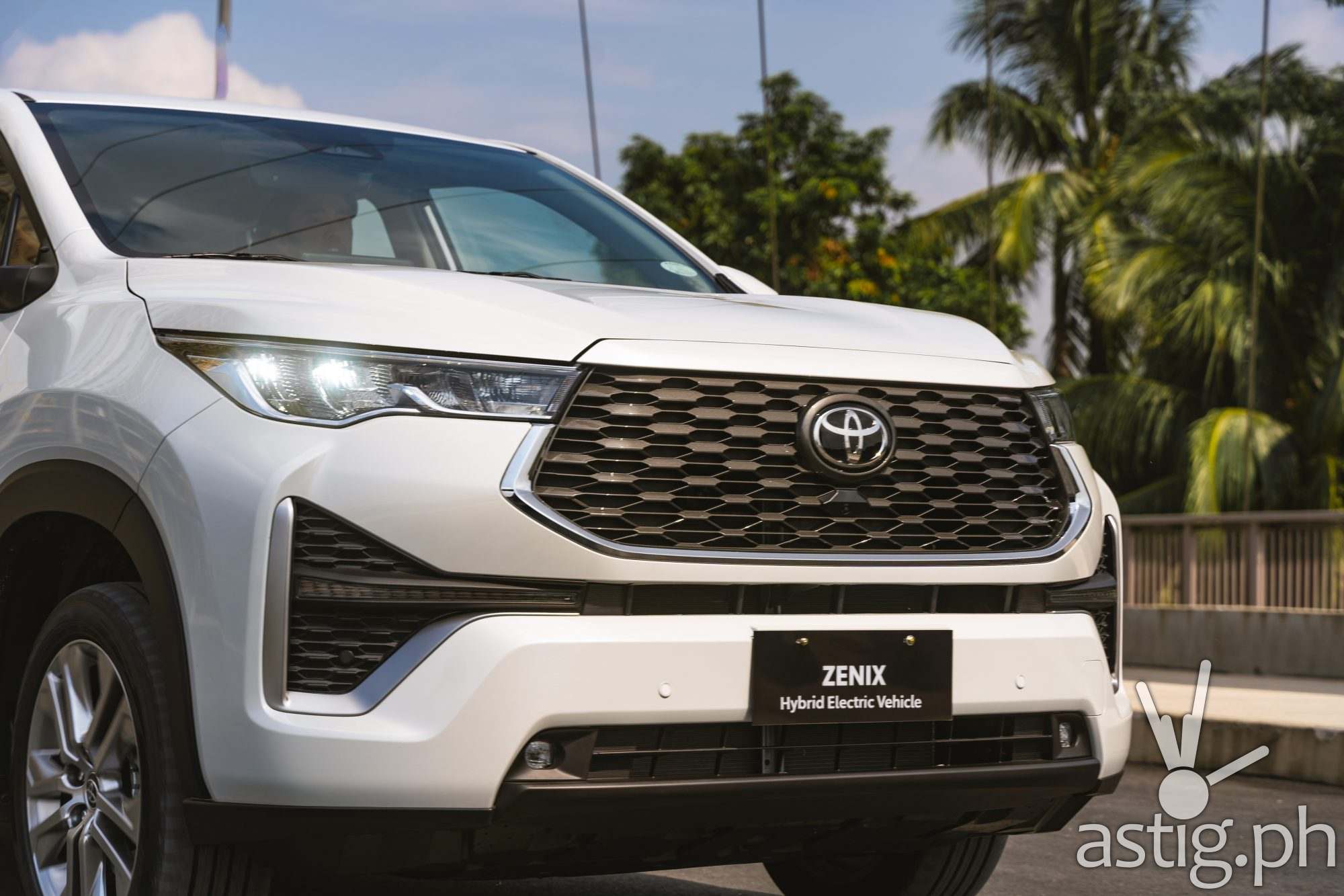 Toyota Zenix: First 7-seater HEV goes official in PH, priced ??? ASTIG ...