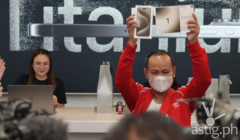 First Pinoy iPhone 15 customer camped outside the store for 5 days – he was also the first iPhone 14 customer last year