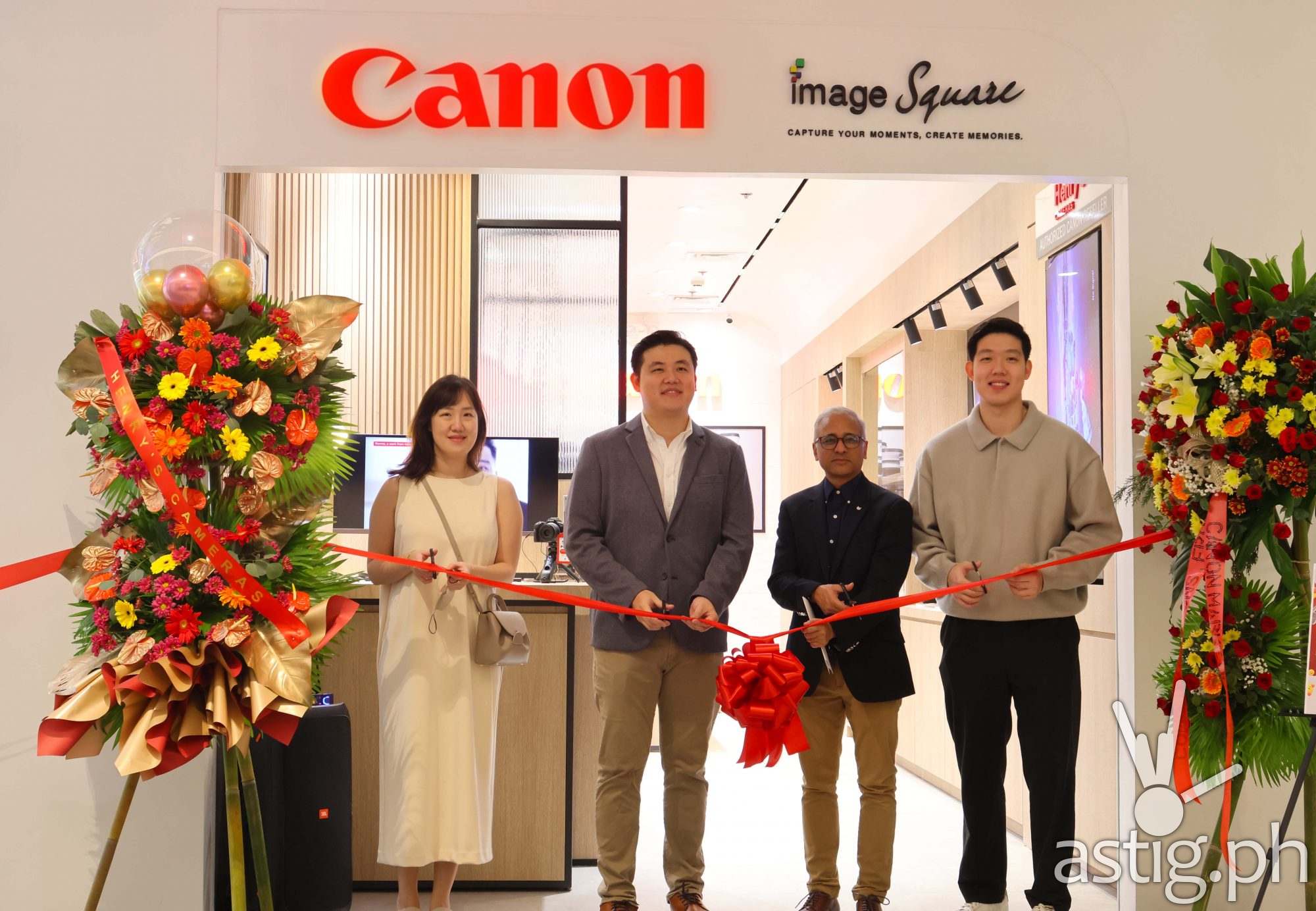 Canon Image Square at Greenhills Mall is now open, and you can try