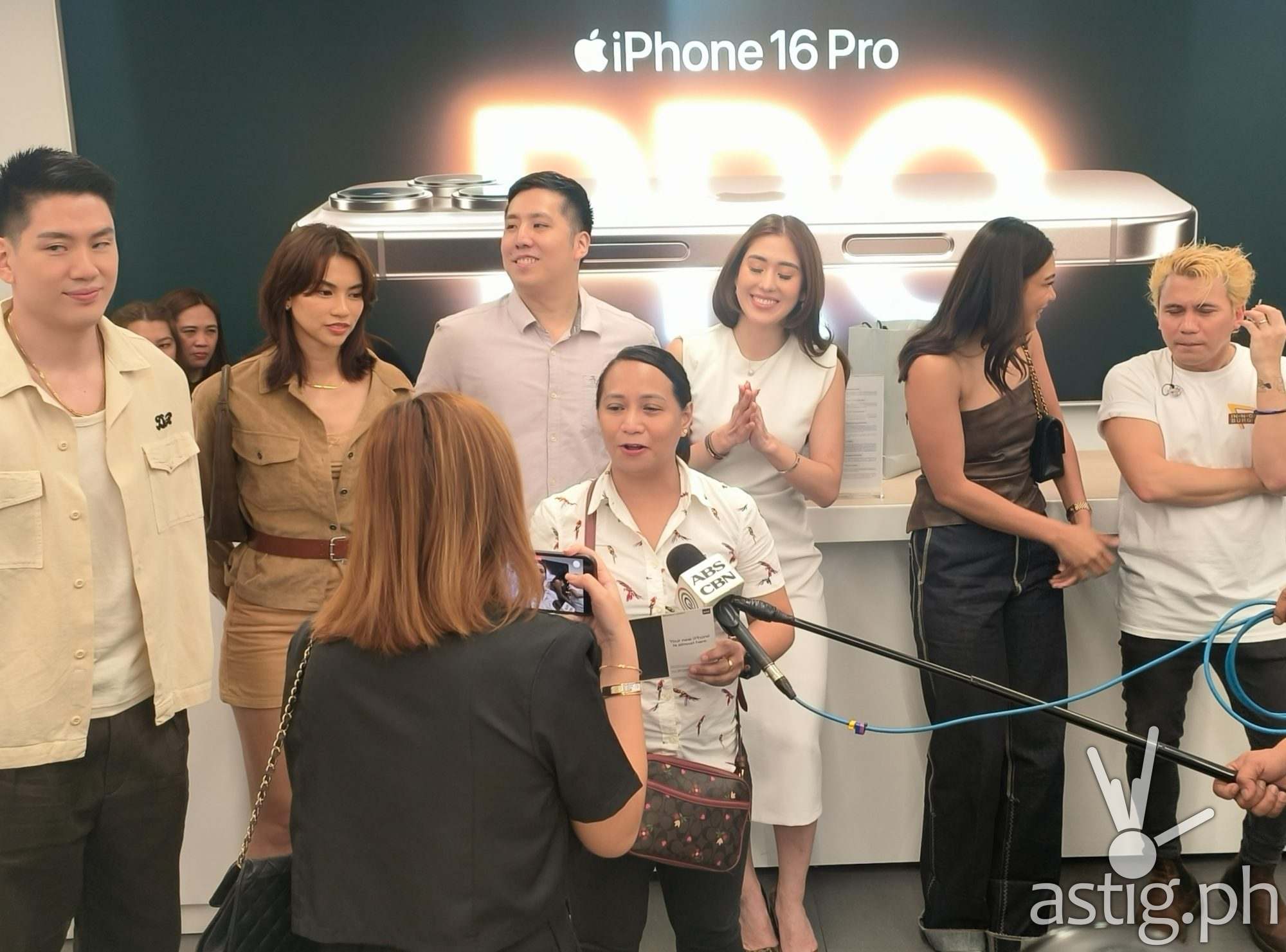 Taguig lady is first iPhone 16 owner in PH