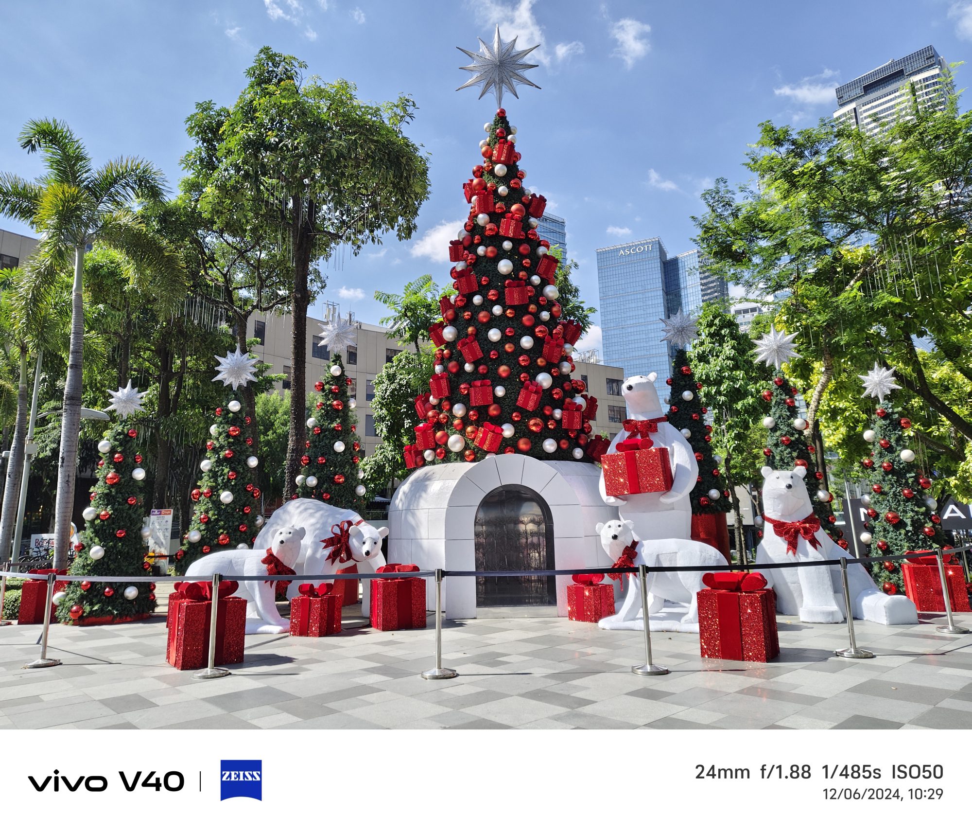 Top 4 best Christmas photo spots in BGC