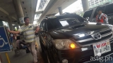 “MAYOR” parks in PWD area, gets confronted by guard. His arrogant response will drive you mad!