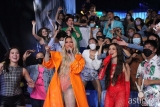 The “It’s Showtime” family aired their first live episode on TV5 and trends worldwide on Twitter