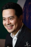 John Lloyd warns against Internet & text scams