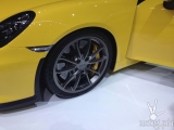 The new Porsche Cayman GT4 looks amazing in 20″ MICHELIN tires