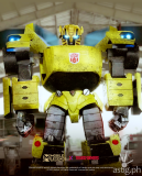 Giant 17-foot tall Bumblebee spotted in Manila as Yeng gets rescued by MLBB streamers