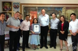 How did Filipina Guinness World Record holder Gina Lacuna get rich?