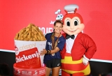 Natalie Dau joyfully finishes her inspiring 1000km run at Jollibee’s 1000th store