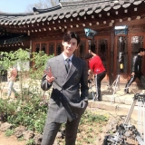 Lee Jong Suk Safely Arrives in Manila for 1st Time Fan Meeting
