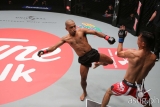 Rene Catalan dominates Chinese foe