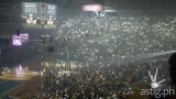 Kobe fans in Manila light phones in his honor